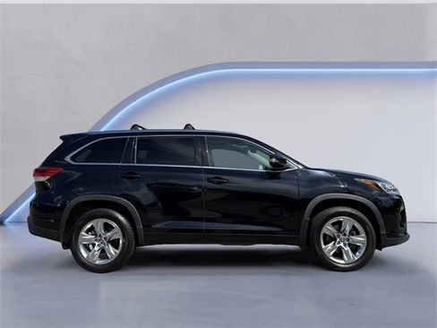 Used 2019 Toyota Highlander Limited image 4