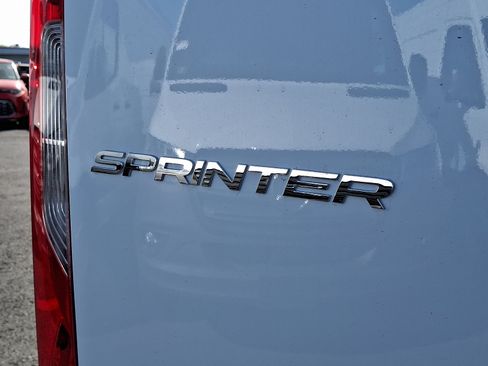 Used 2025 Mercedes-Benz Sprinter 2500 image 24