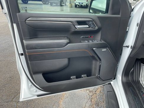 Used 2025 GMC Sierra 1500 AT4 w/ AT4 Premium Package AWD/4WD image 18