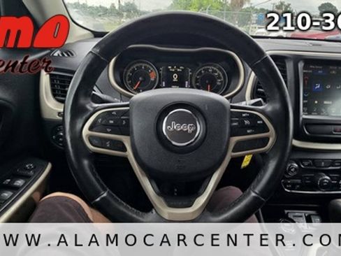 Used 2017 Jeep Cherokee Latitude AWD/4WD image 36
