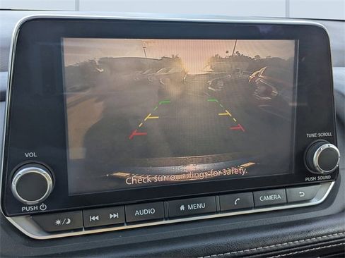 Used 2021 Nissan Rogue S image 22