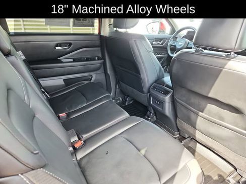 Used 2023 Nissan Pathfinder SL image 29