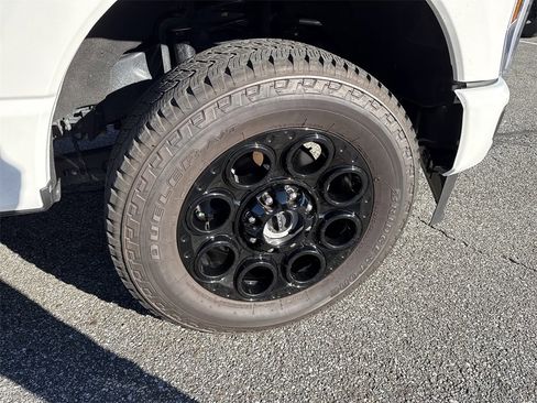 Used 2025 Ford F250 Lariat w/ Black Appearance Package image 14