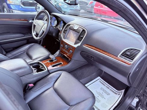 Used 2013 Chrysler 300 w/ Driver Convenience Group image 22