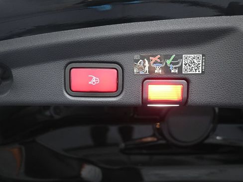 Used 2023 Mercedes-Benz E 450 4MATIC Cabriolet image 28