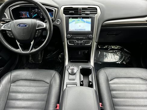 Used 2017 Ford Fusion Energi SE FWD image 3