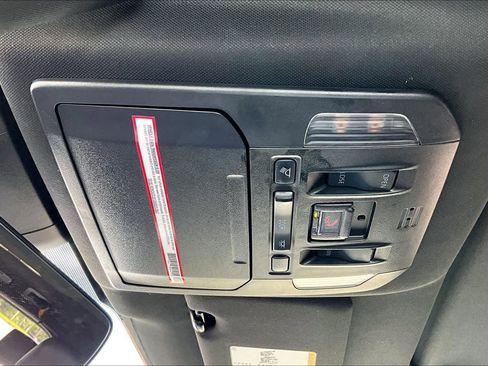 Used 2022 Toyota Highlander XSE FWD image 32