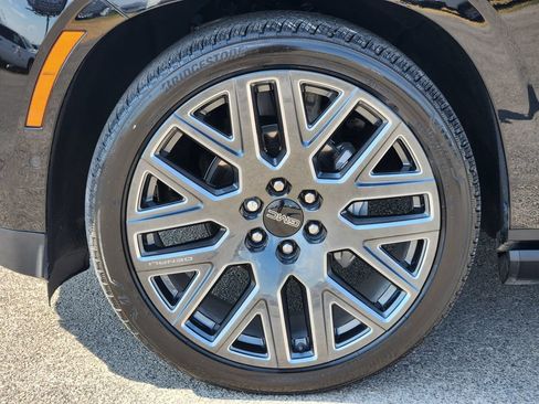 Certified 2025 GMC Yukon Denali Ultimate w/ LPO, Floor Liner Package AWD/4WD image 10