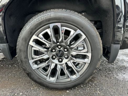 Used 2025 GMC Sierra 1500 Denali Ultimate image 16