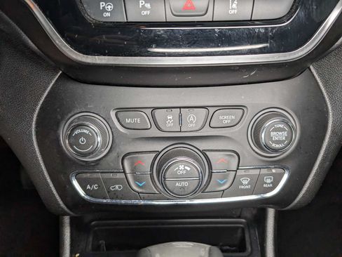 Used 2019 Jeep Cherokee High Altitude AWD/4WD image 33