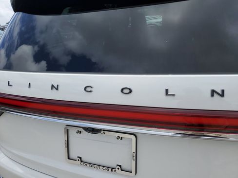 Certified 2023 Lincoln Aviator Black Label Grand Touring w/ Class IV Trailer Tow Package AWD/4WD image 6