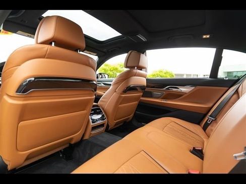 Used 2022 BMW 750i xDrive w/ Executive Package AWD/4WD image 13
