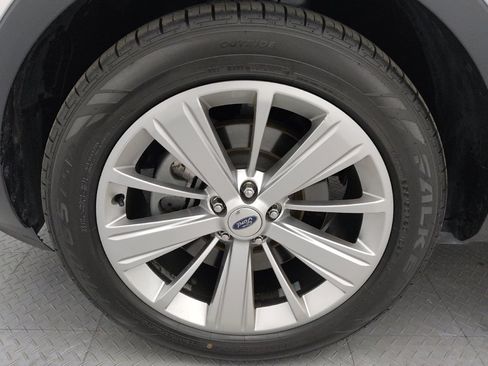 Used 2019 Ford Explorer Limited w/ Ford Safe & Smart Package FWD image 31