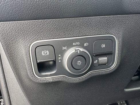 New 2026 Mercedes-Benz GLB 250 4MATIC image 35