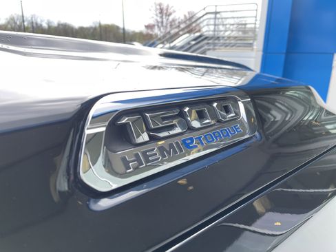 Used 2024 RAM 1500 Laramie image 15