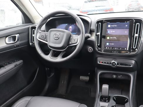 Used 2025 Volvo XC40 B5 Core image 12