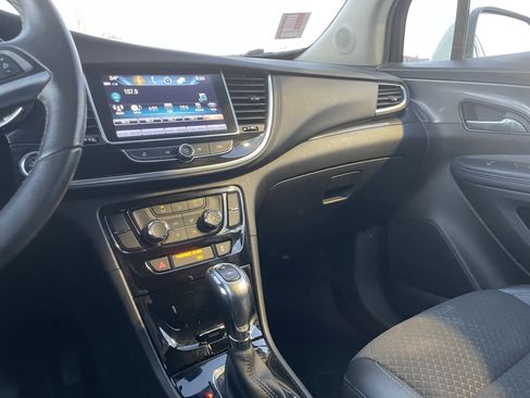 Used 2021 Buick Encore Preferred image 22