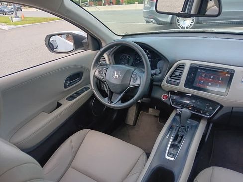 Used 2018 Honda HR-V EX-L image 12