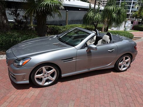 Used 2013 Mercedes-Benz SLK 250 image 24