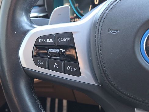 Used 2022 BMW 530e w/ Premium Package image 30