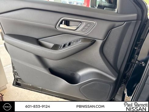 New 2025 Nissan Rogue Platinum w/ Tech Package image 23