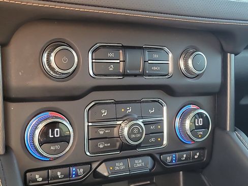 Used 2024 GMC Yukon XL AT4 w/ AT4 Premium Plus Package AWD/4WD image 33