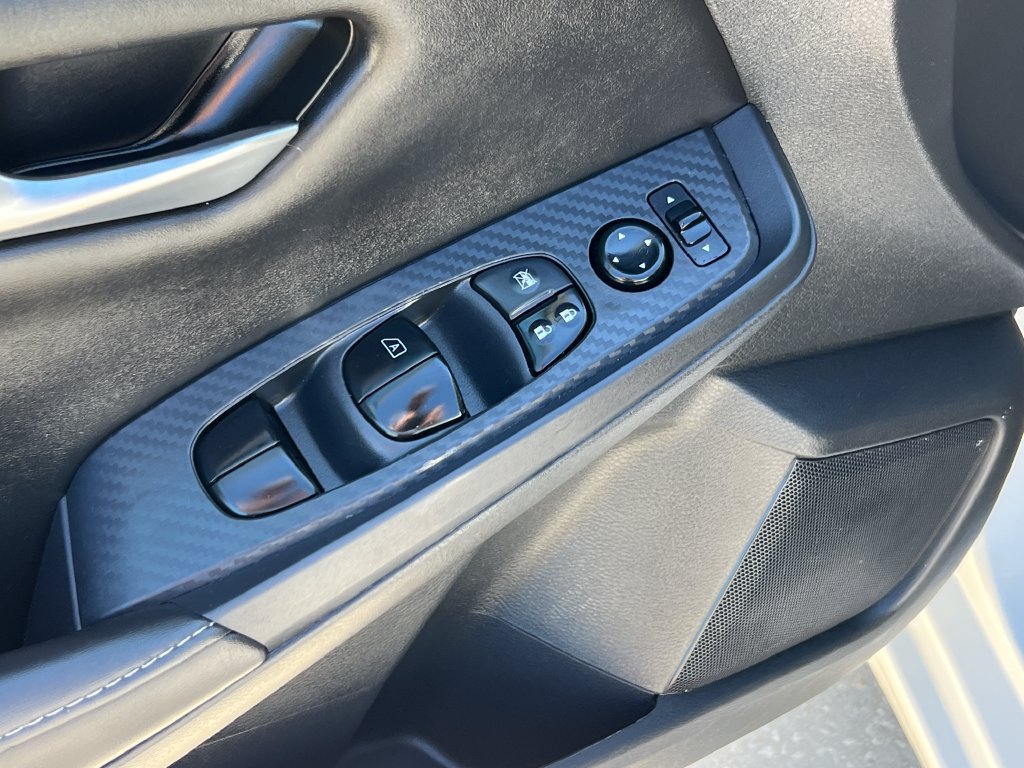 Certified 2025 Nissan Sentra SV FWD image 6
