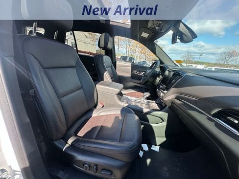 Used 2024 Chevrolet Traverse High Country image 6