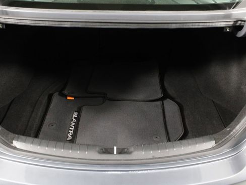 Used 2017 Hyundai Elantra SE image 16