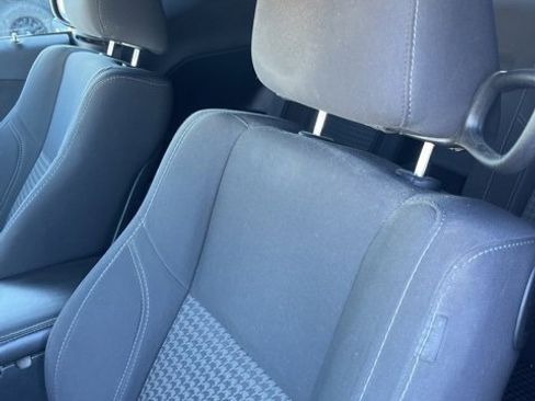 Used 2018 Dodge Challenger SXT image 9