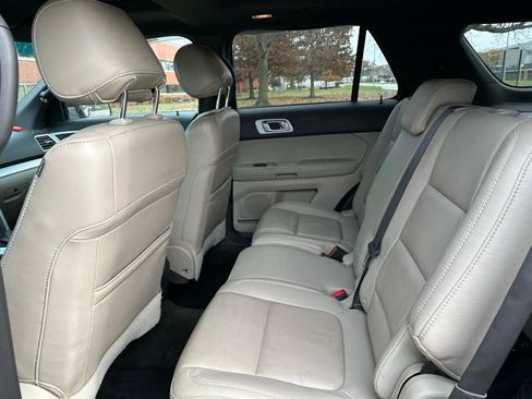 Used 2014 Ford Explorer XLT w/ Equipment Group 202A AWD/4WD image 5