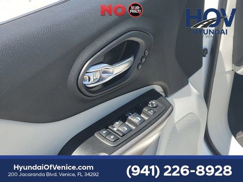 Used 2019 Jeep Cherokee Limited FWD image 24