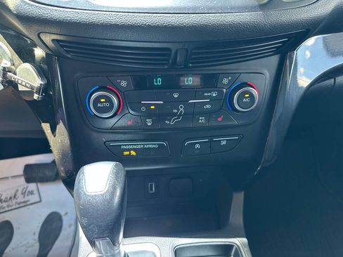 Used 2017 Ford Escape SE w/ Equipment Group 201A FWD image 18