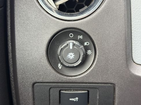 Used 2012 Ford F150 XLT w/ XLT Chrome Pkg image 29