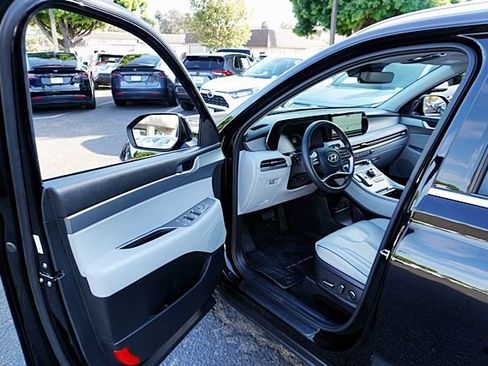 Certified 2025 Hyundai Palisade SEL FWD image 36
