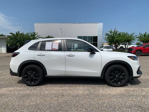 Used 2024 Honda HR-V Sport image 2