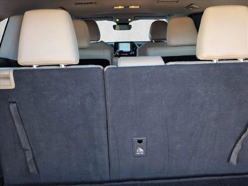 Used 2020 Toyota Highlander Limited image 19
