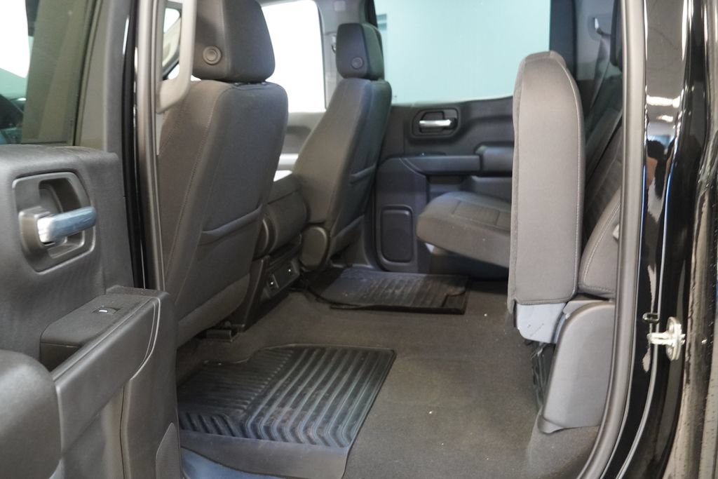 Used 2023 Chevrolet Silverado 1500 Custom Trail Boss w/ 2.7L Blackout Package AWD/4WD image 17