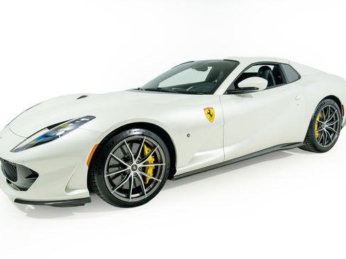 Used 2021 Ferrari 812 GTS RWD image 2
