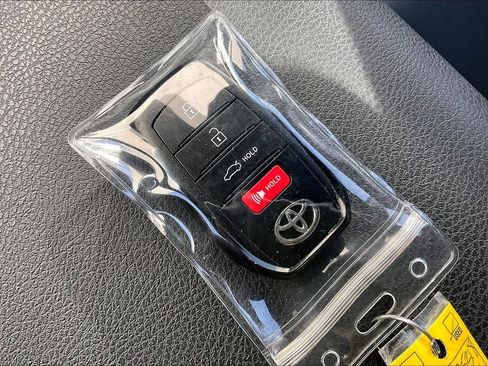 Used 2025 Toyota Camry SE image 14