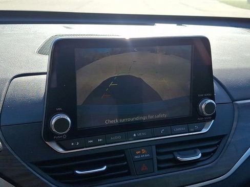 Used 2025 Nissan Altima 2.5 SV image 13