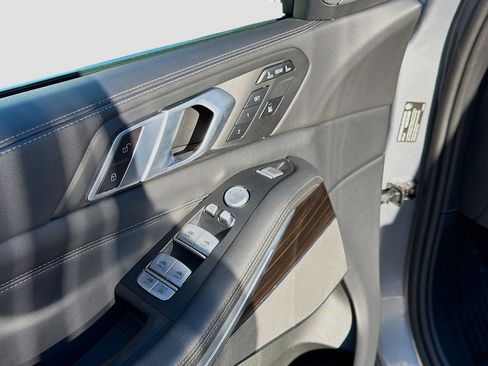 Used 2024 BMW X7 xDrive40i image 25