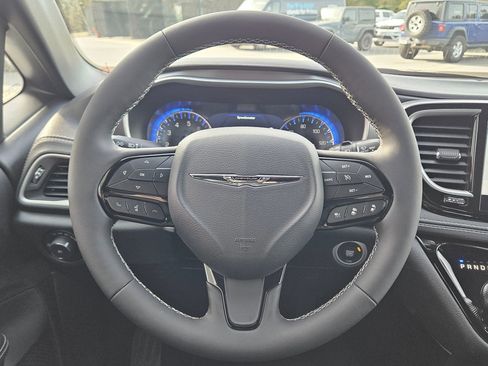 New 2026 Chrysler Pacifica Select image 13