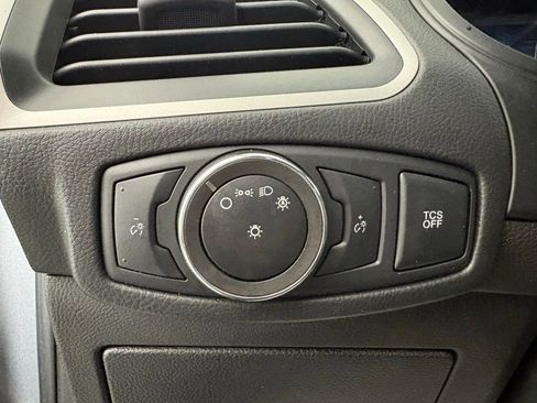 Used 2022 Ford Edge SE w/ Black Appearance Package image 16