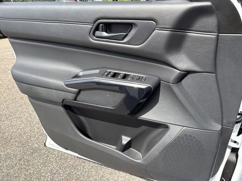 New 2026 Nissan Pathfinder SV w/ SV Premium Package FWD image 14