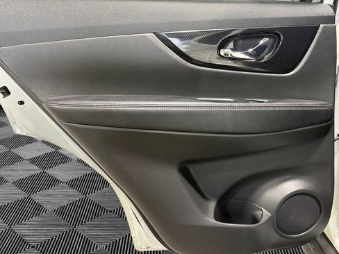 Used 2020 Nissan Rogue S image 19