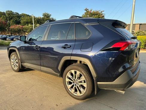 Used 2025 Toyota RAV4 XLE Premium FWD image 8