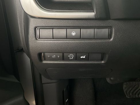 Used 2025 Nissan Rogue SV FWD image 20