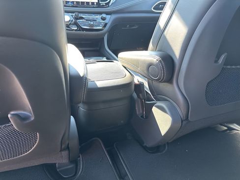 New 2026 Chrysler Pacifica Limited w/ S Appearance Package image 21