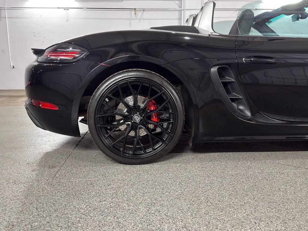 Used 2018 Porsche 718 Boxster RWD image 7